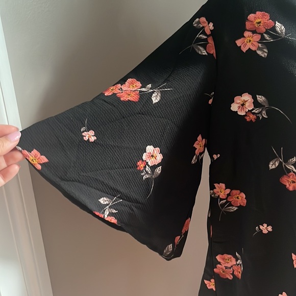 Lush Blouse - Picture 4 of 9